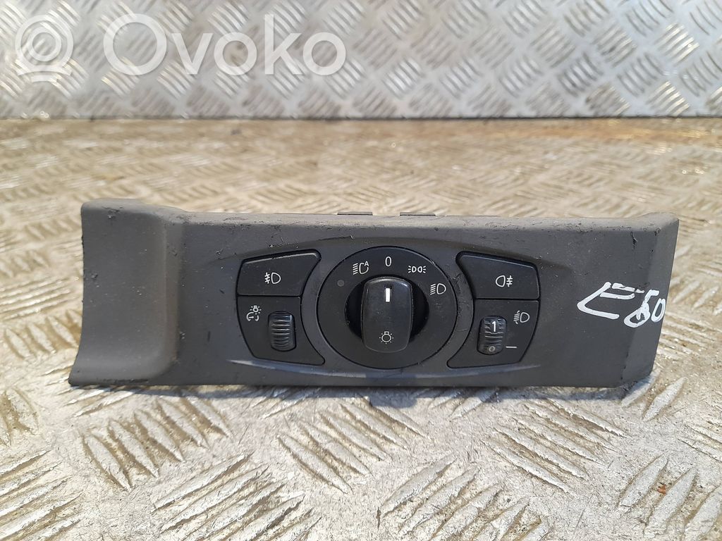 Light switch   6925296