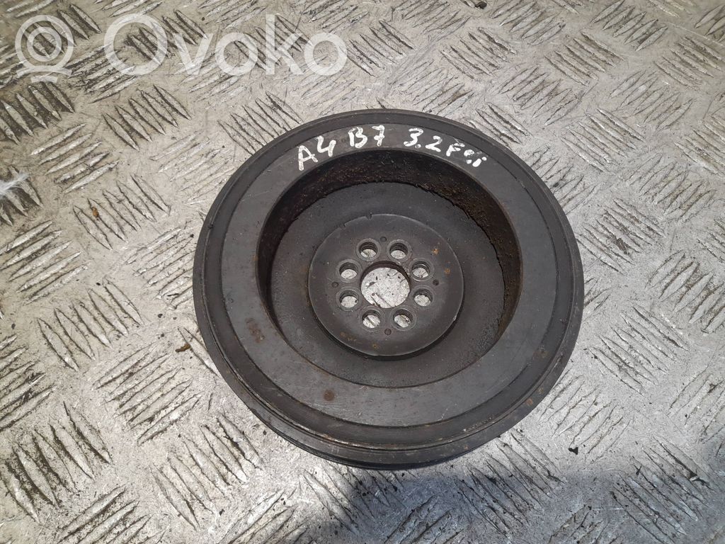 Audi A4 S4 B7 8E 8H Kampiakselin vauhtipyörä 