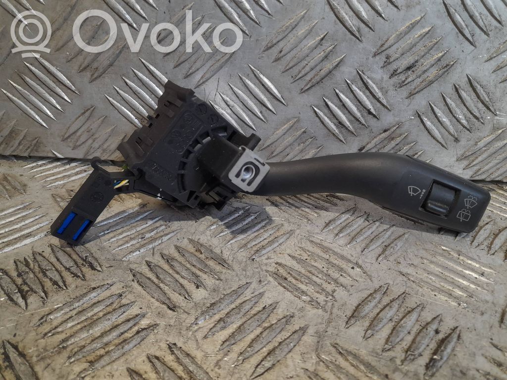 Audi A3 S3 8P Pyyhkijän vipu 