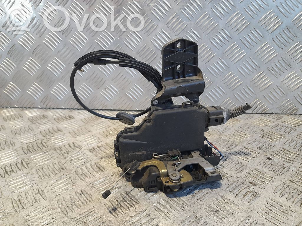 Volkswagen PASSAT B5 Etuoven lukko 