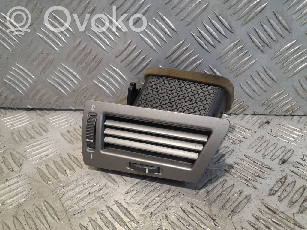 BMW 7 E65 E66 Šoninės oro grotelės 
