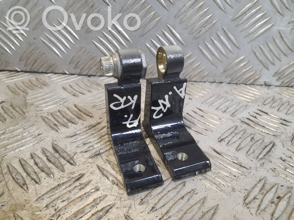 Volvo S60 Zawias górny drzwi tylnych 