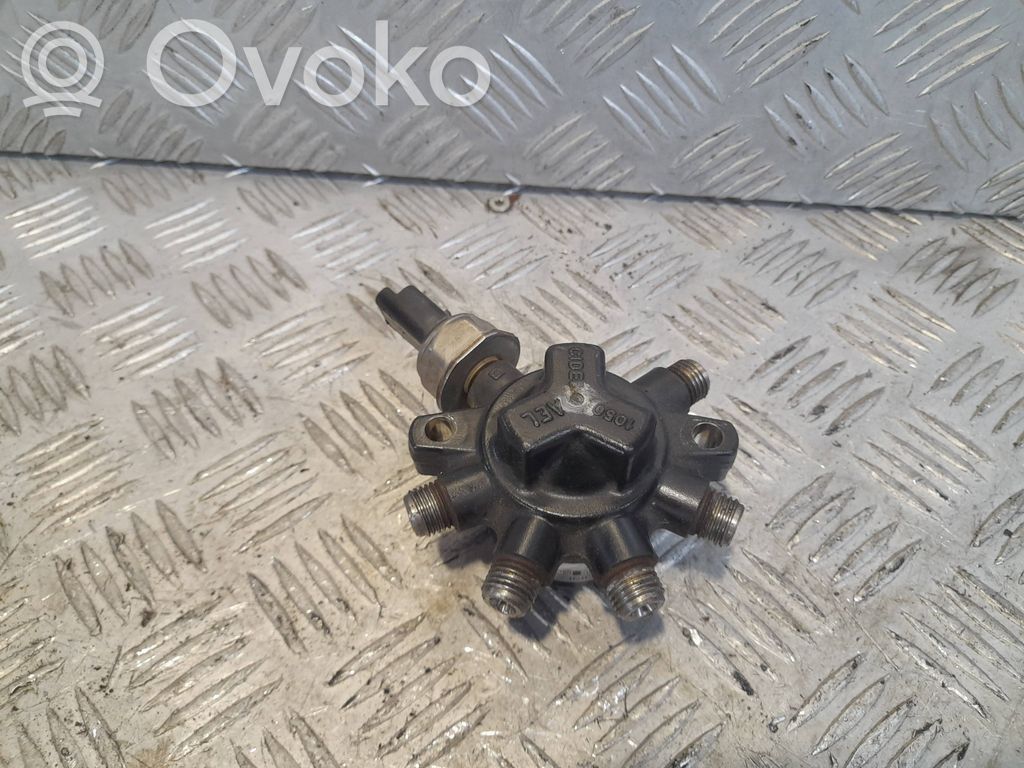 Ford Mondeo MK IV Polttoainepääputki 