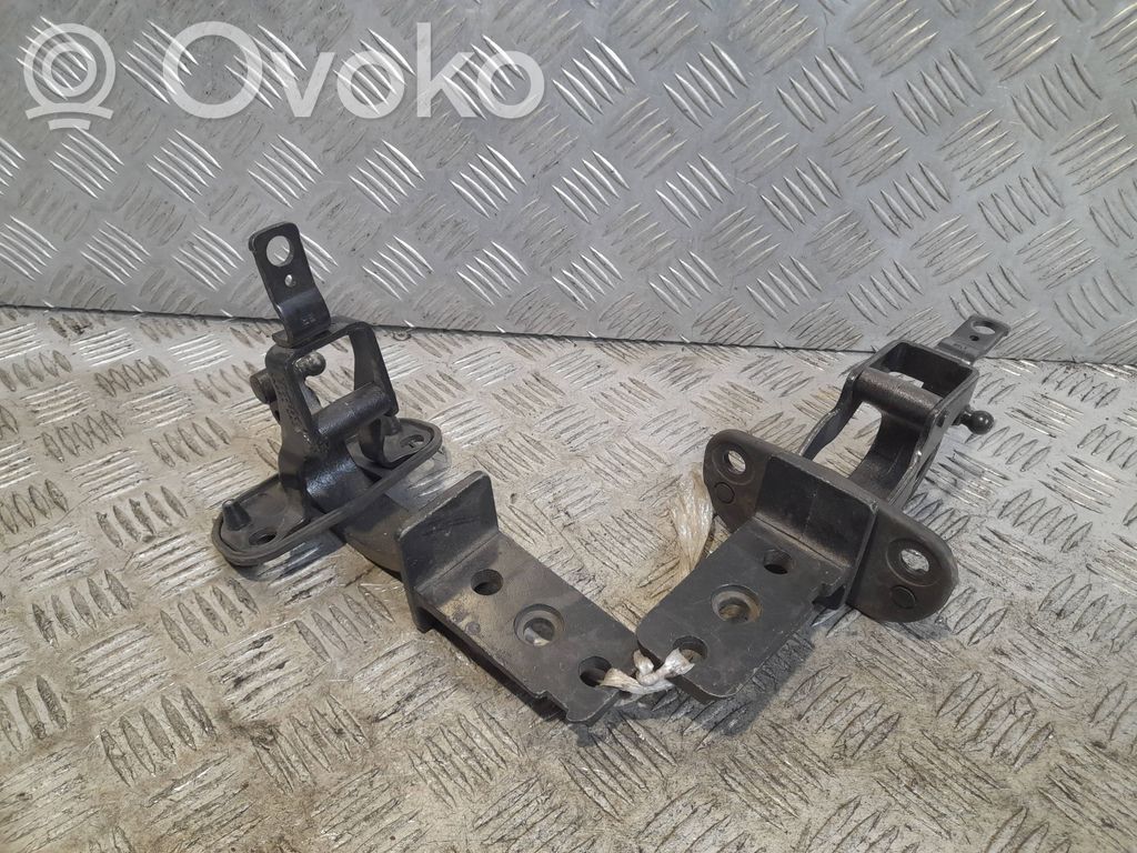 Volvo V70 Tailgate/trunk/boot hinge 