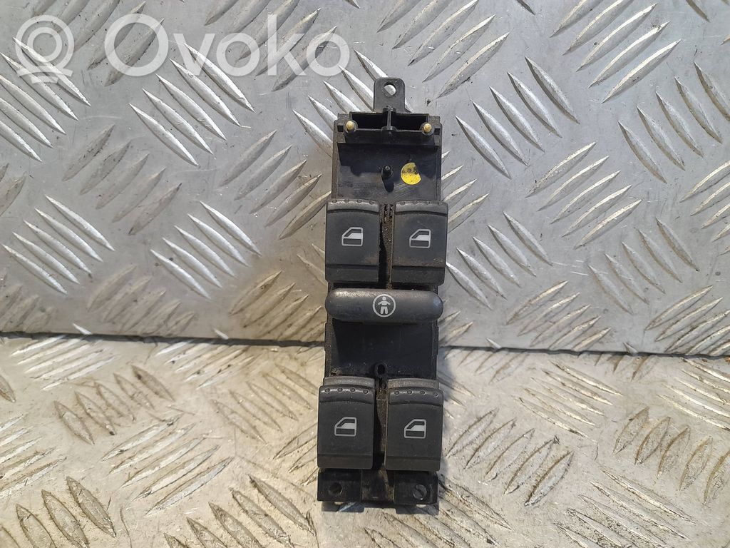 Volkswagen PASSAT B5.5 Przyciski szyb 