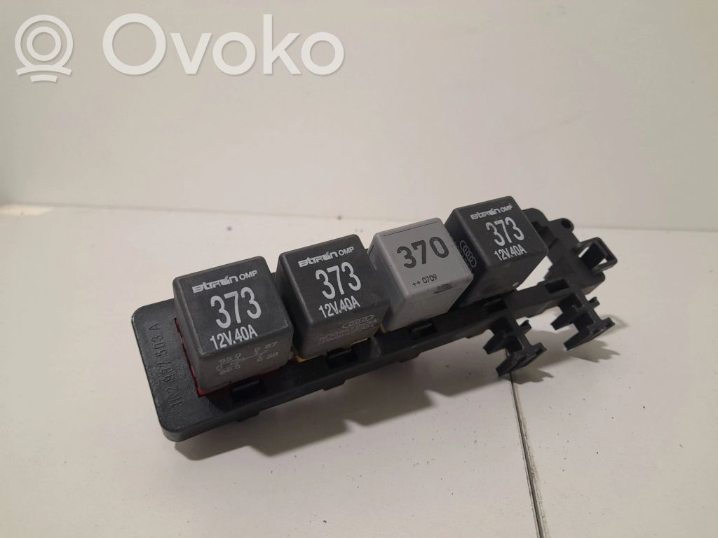 Audi A3 S3 8P Skrzynka bezpieczników / Komplet 