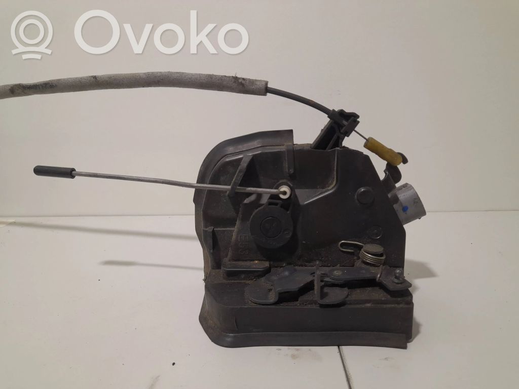 Takaoven lukko   8402602