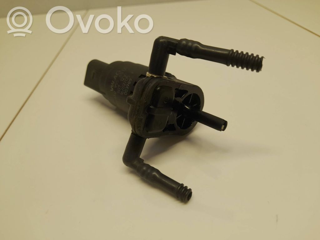Volkswagen PASSAT B6 Pompa spryskiwacza szyby przedniej / czołowej 