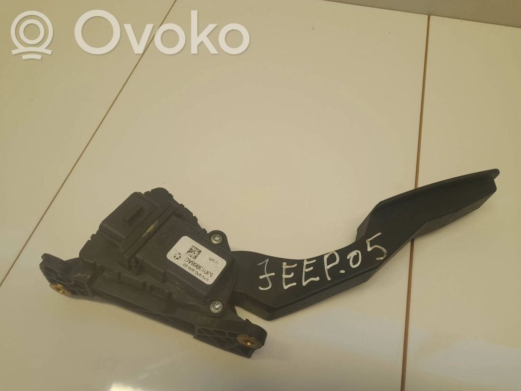 Jeep Grand Cherokee (WK) Kaasupoljin 