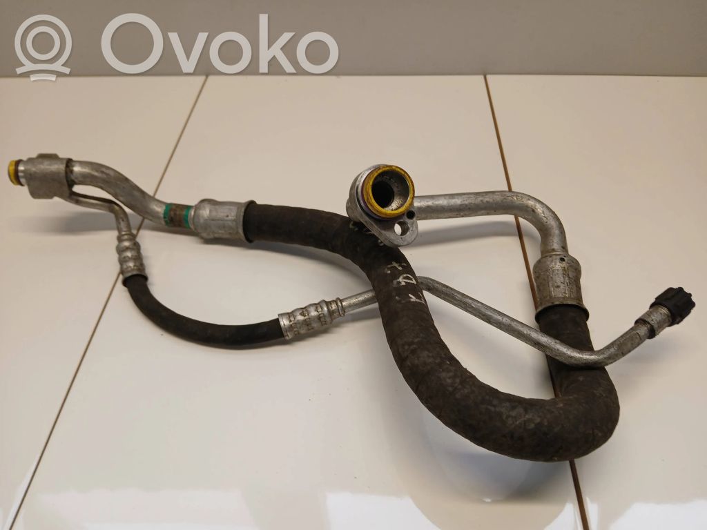 BMW 1 E81 E87 Ilmastointilaitteen putki (A/C) 