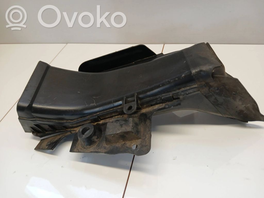 BMW 3 E46 Välijäähdyttimen ilmakanavan ohjain 