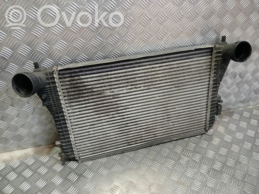 Volkswagen PASSAT B6 Oro nukreipėjas/ kanalas interkūlerio radiatoriaus 