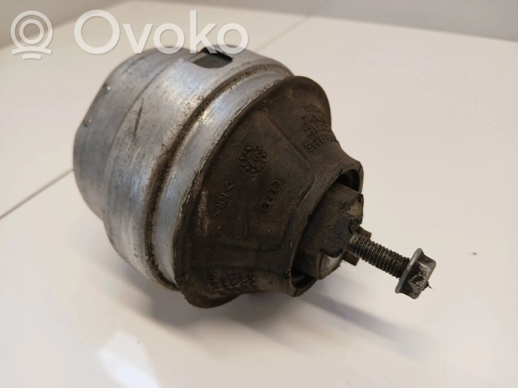 Audi A4 S4 B5 8D Engine mount bracket 
