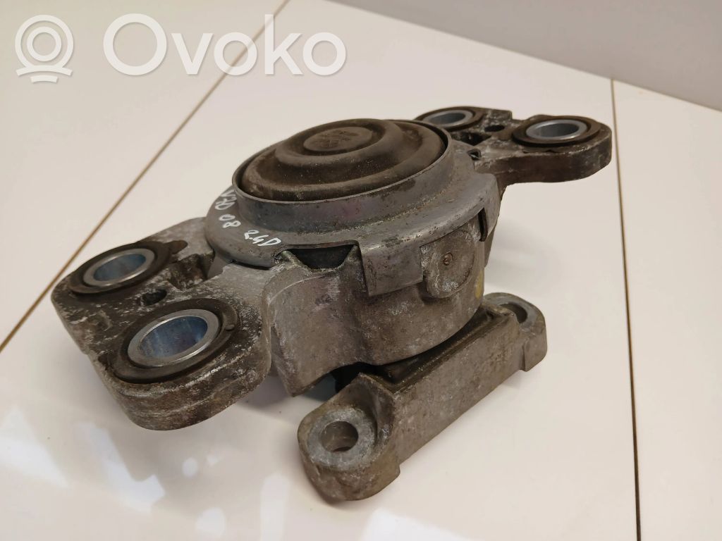 Volvo V70 Engine mount bracket 