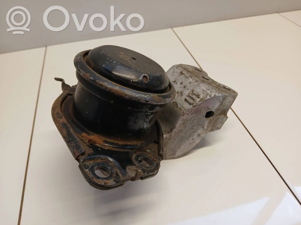 Volvo S40, V40 Engine mount bracket 