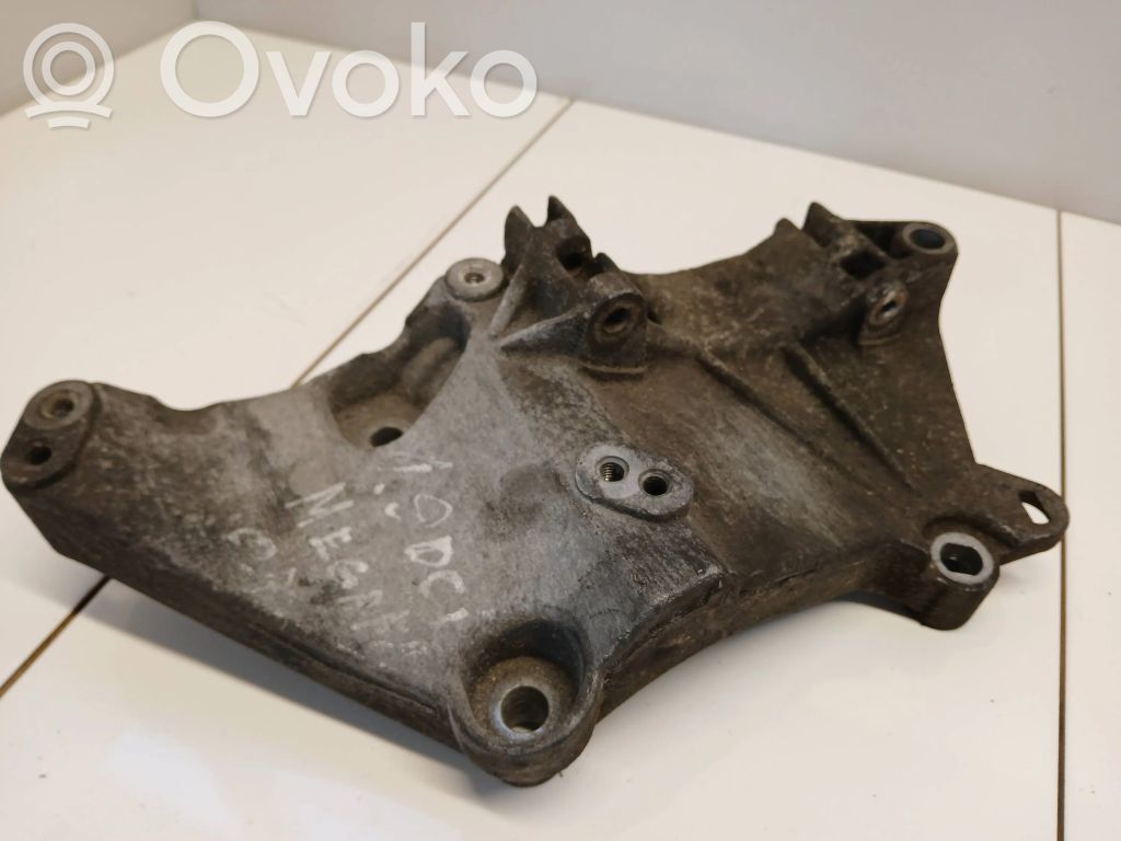 Renault Megane II Engine mounting bracket 