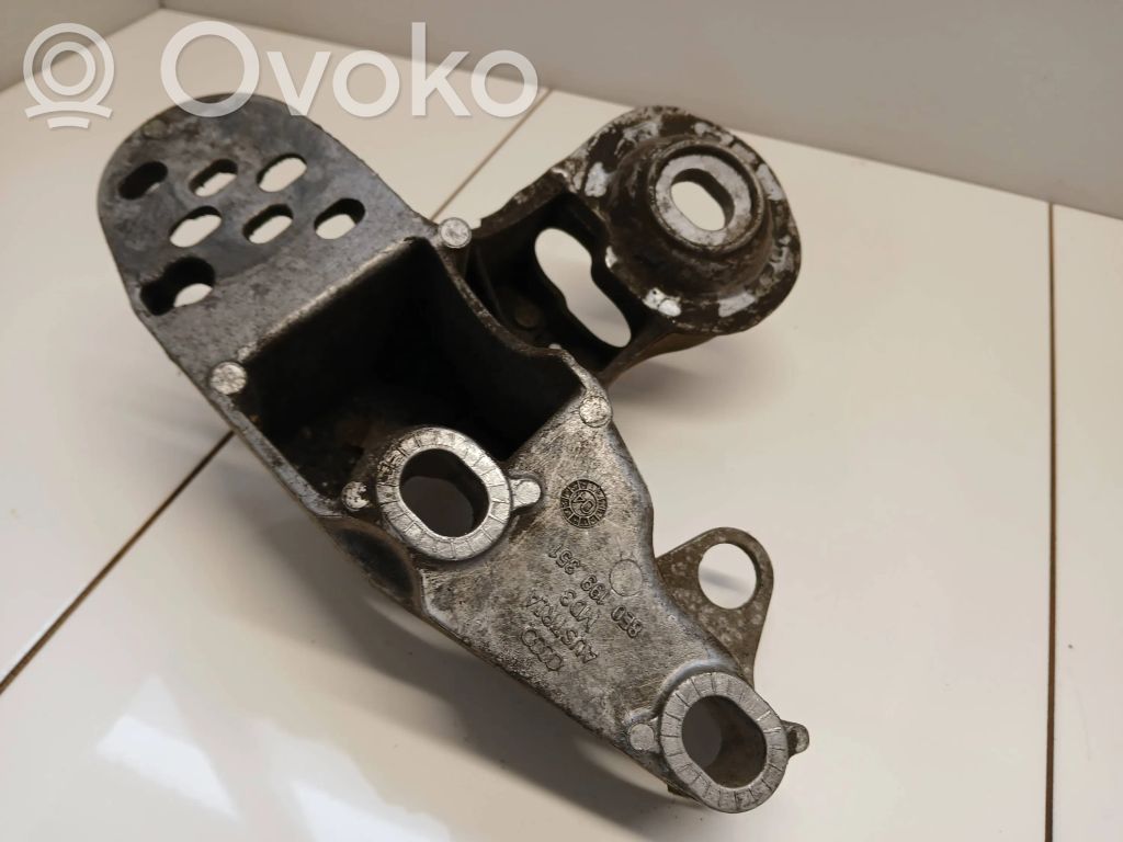Audi A4 S4 B7 8E 8H Engine mounting bracket 