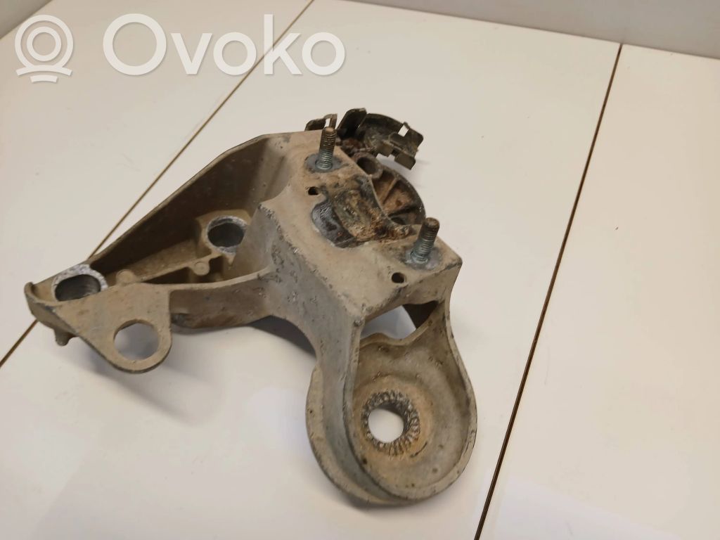 Engine mounting bracket   8E0199352D