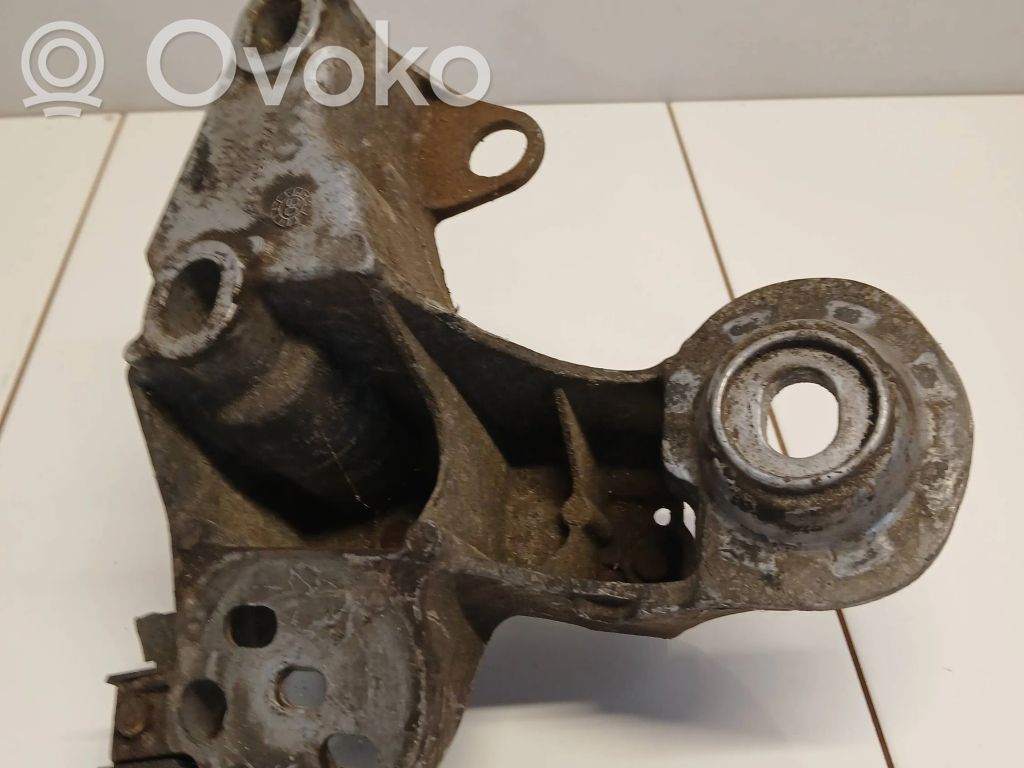 Audi A4 S4 B7 8E 8H Engine mounting bracket 