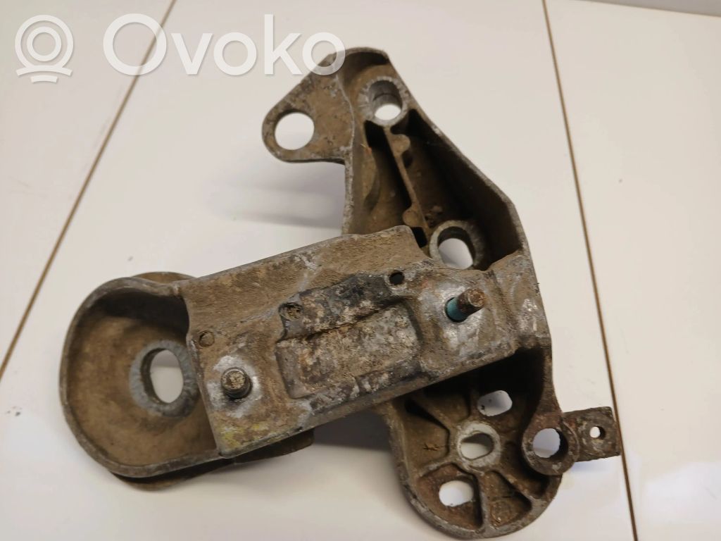 Audi A6 S6 C5 4B Engine mounting bracket 