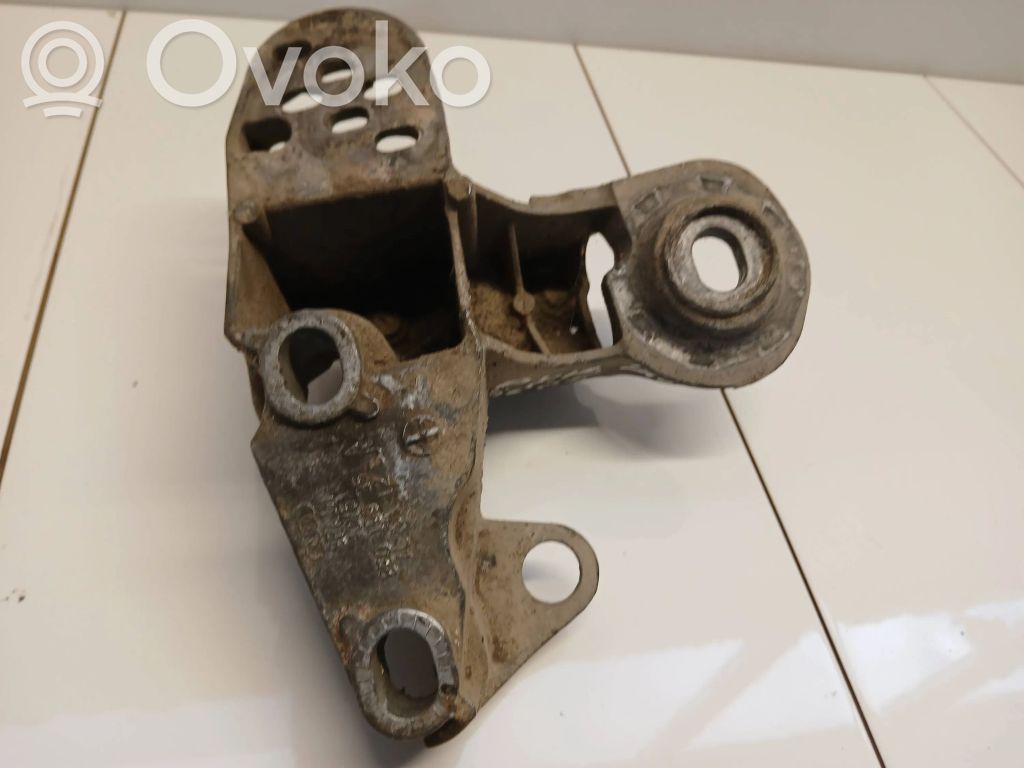 Audi A6 S6 C5 4B Engine mounting bracket 