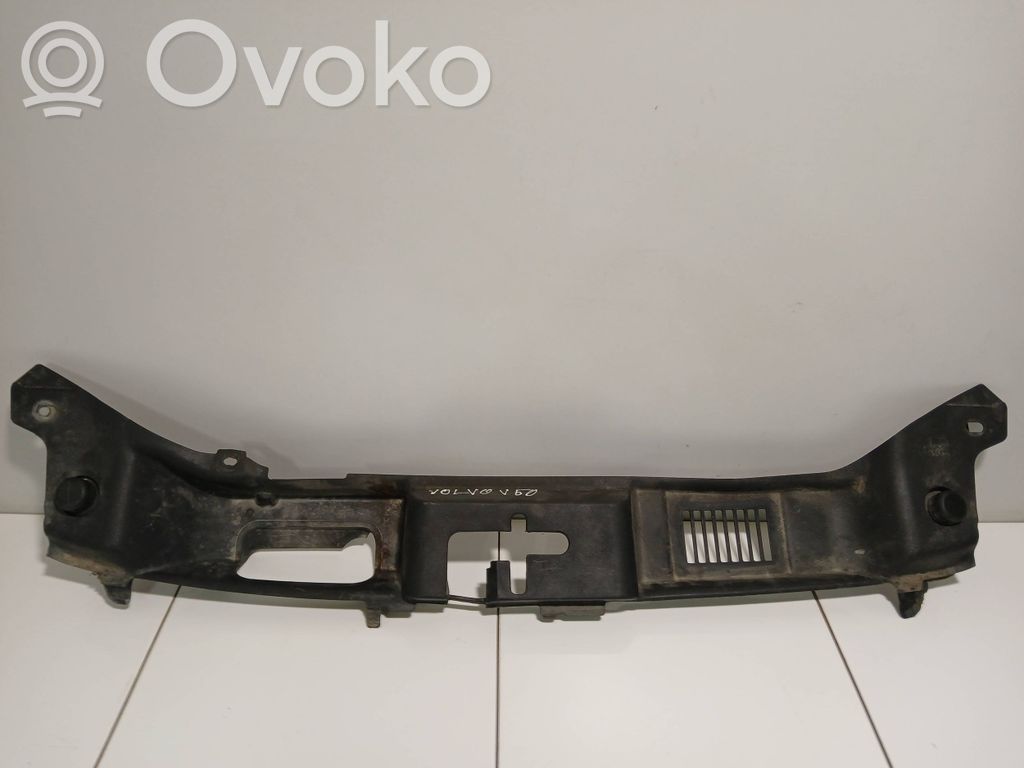 Volvo V50 Radiatorių apdaila 