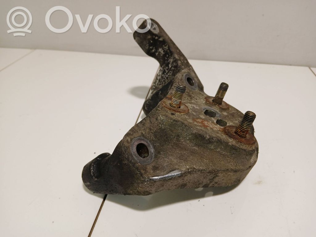 Volvo V50 Engine mounting bracket 