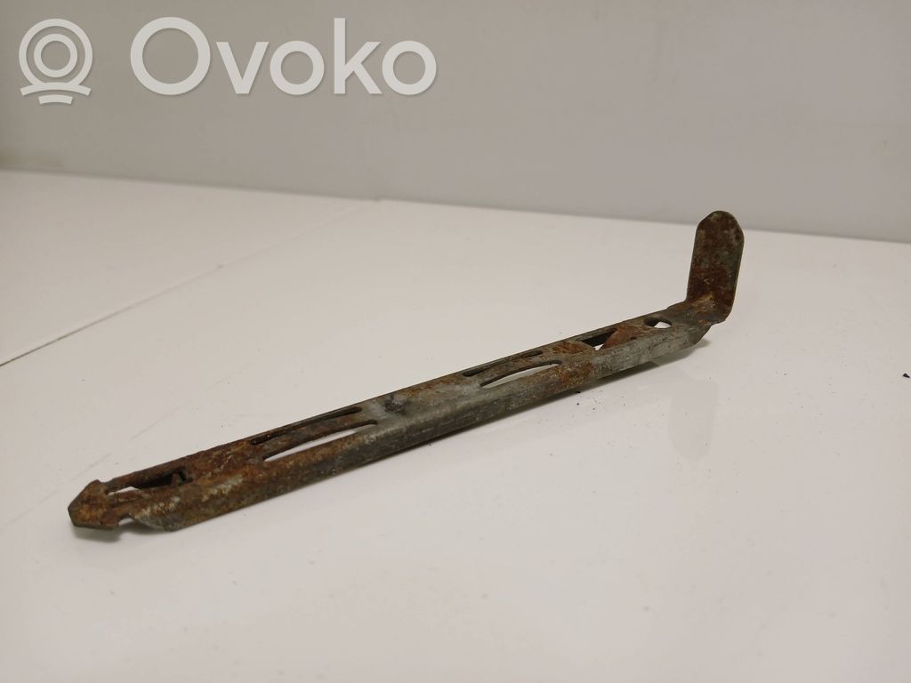 Volvo XC90 Headlight/headlamp mounting bracket 