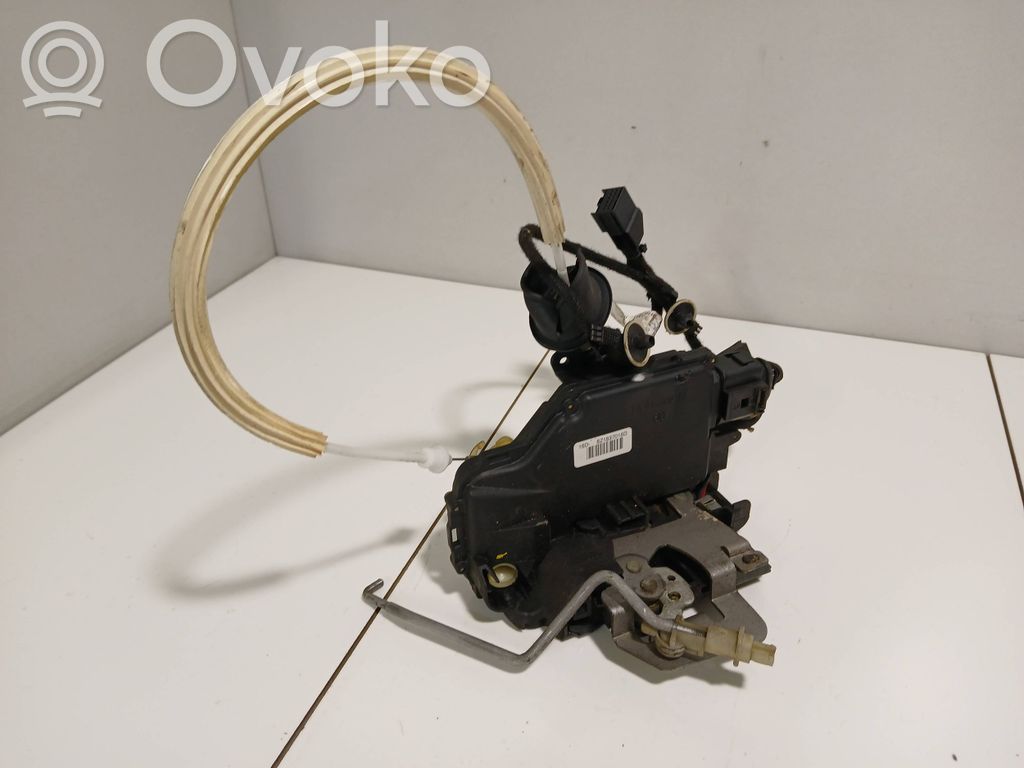 Audi A2 Priekšpusē slēdzene 
