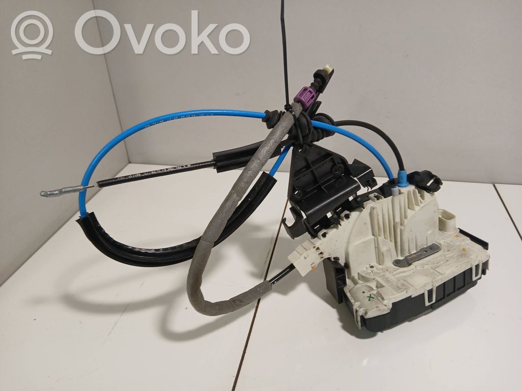 Zamek drzwi tylnych   A2047301135