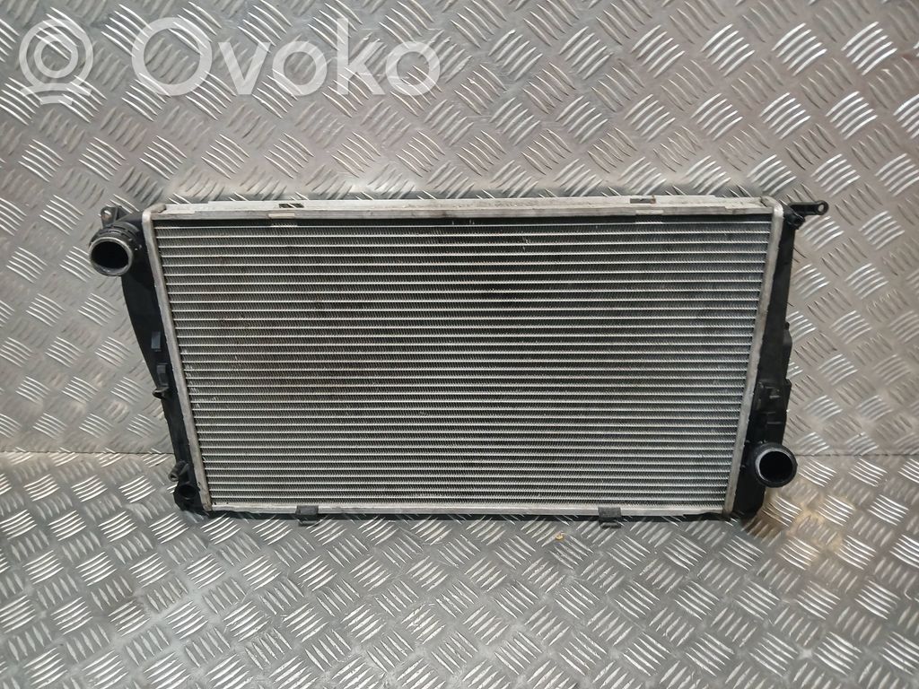 BMW 1 E81 E87 Dzesēšanas šķidruma radiators 