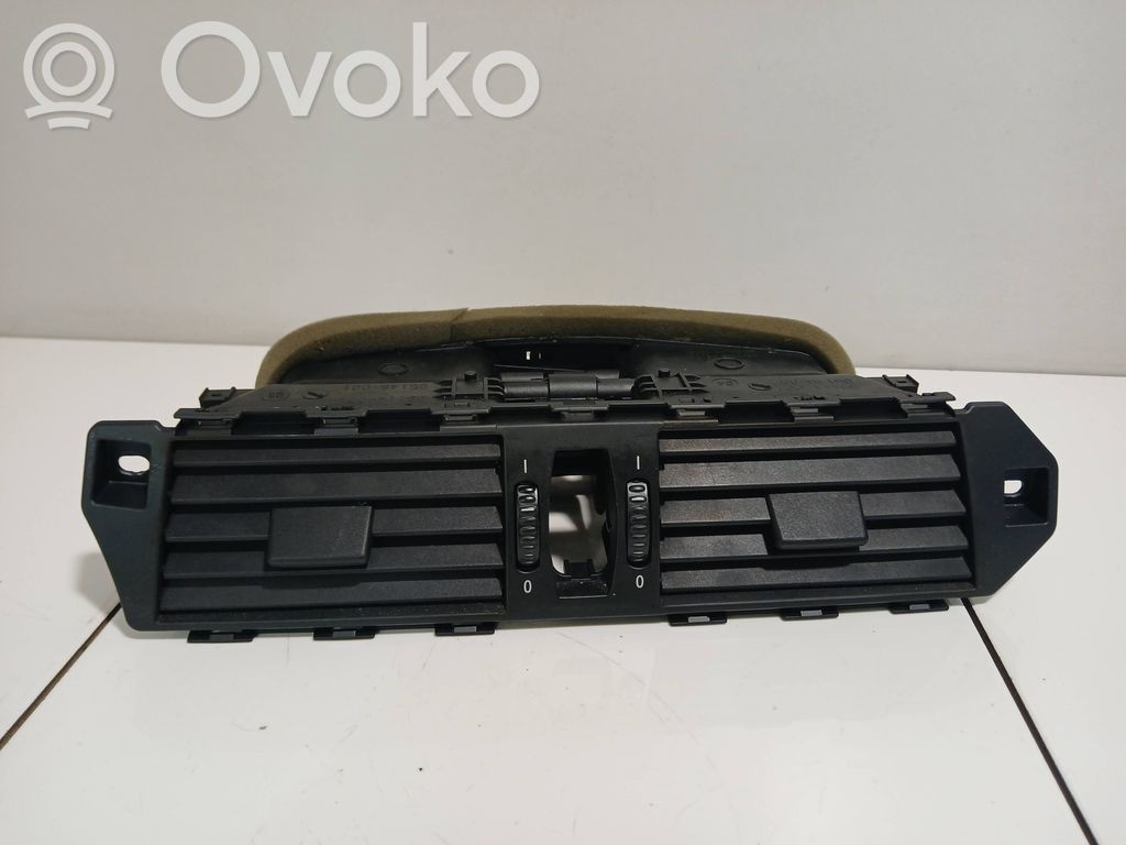 Grille d'aération centrale   6910734,7009275,141218