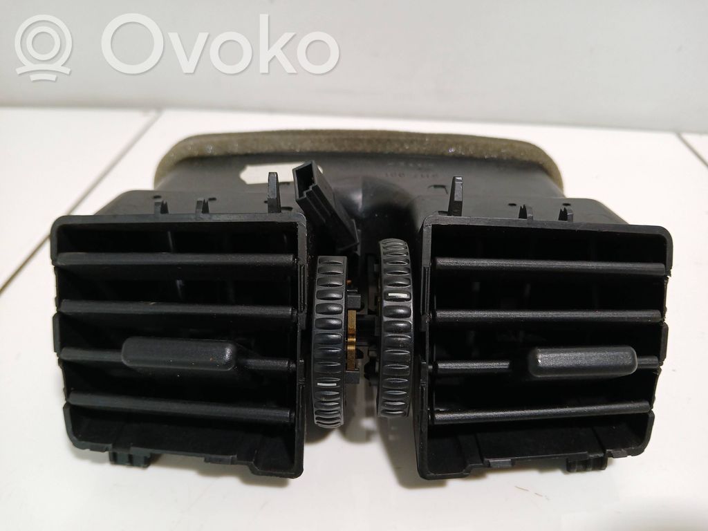 BMW 5 E60 E61 Oro grotelės gale 