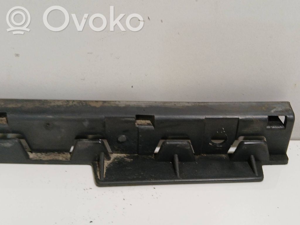 BMW 5 E60 E61 Priekšpusē bampera turētājs 