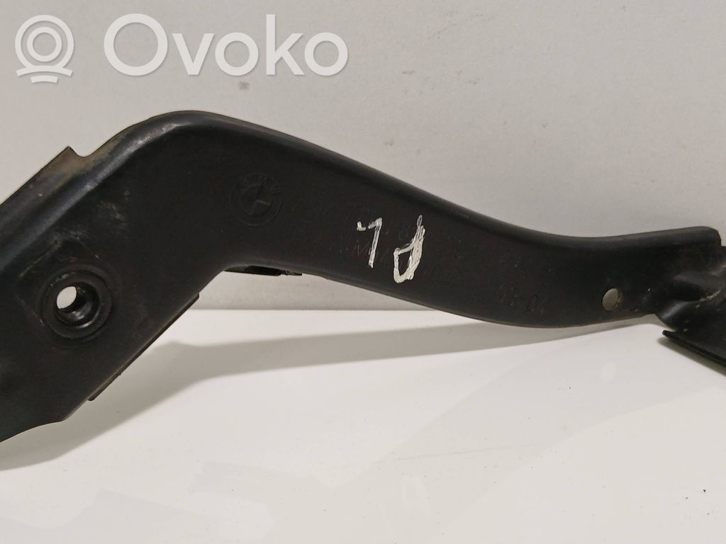 BMW 5 E60 E61 Spārna stiprinājums 