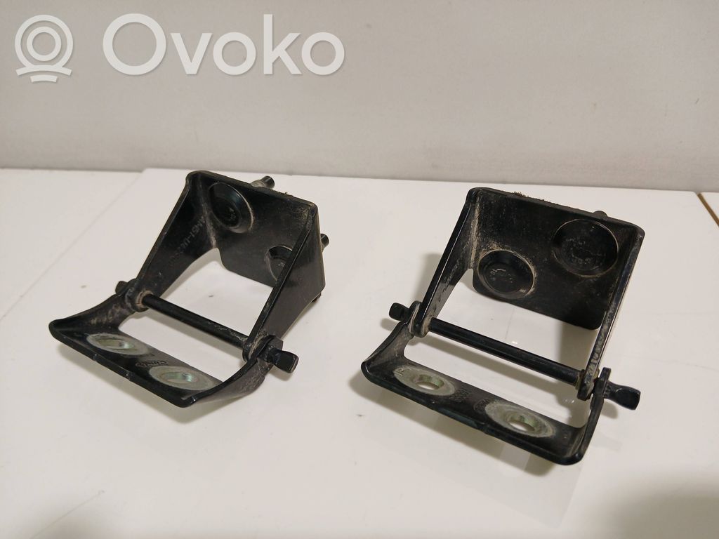 Ford Focus Tailgate/trunk/boot hinge 