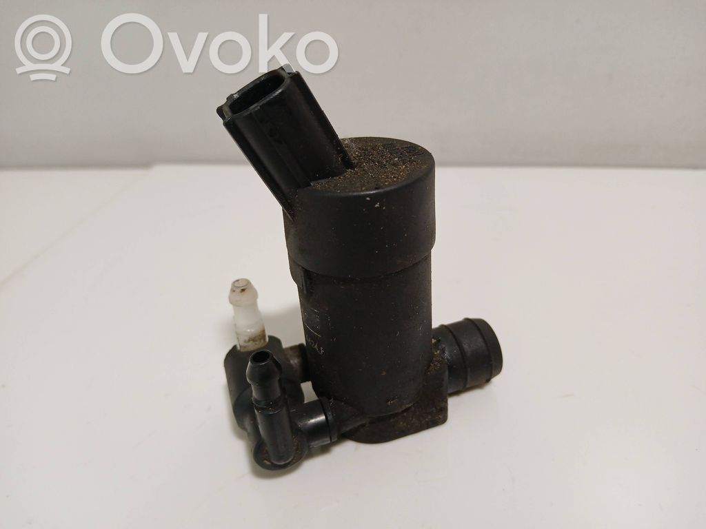 Volvo XC90 Windscreen/windshield washer pump 