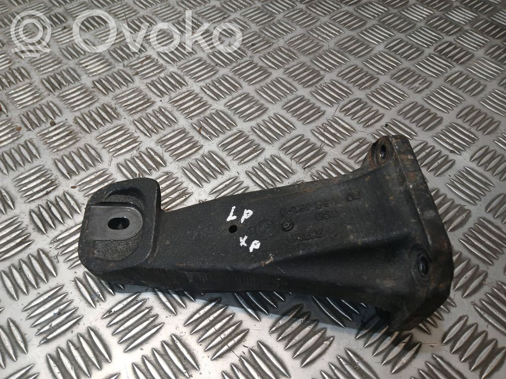 BMW X5 E53 Engine mounting bracket 