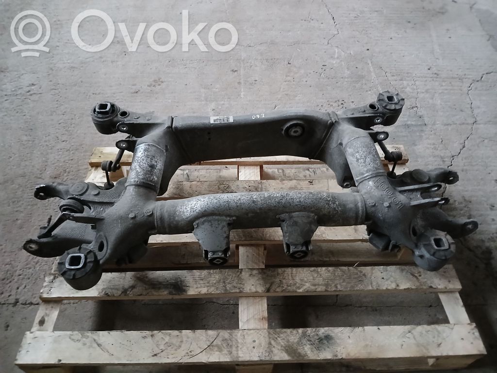 BMW 5 E60 E61 Galinis traversas 