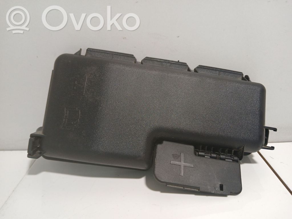 Volvo XC90 Tapa de caja de fusibles 