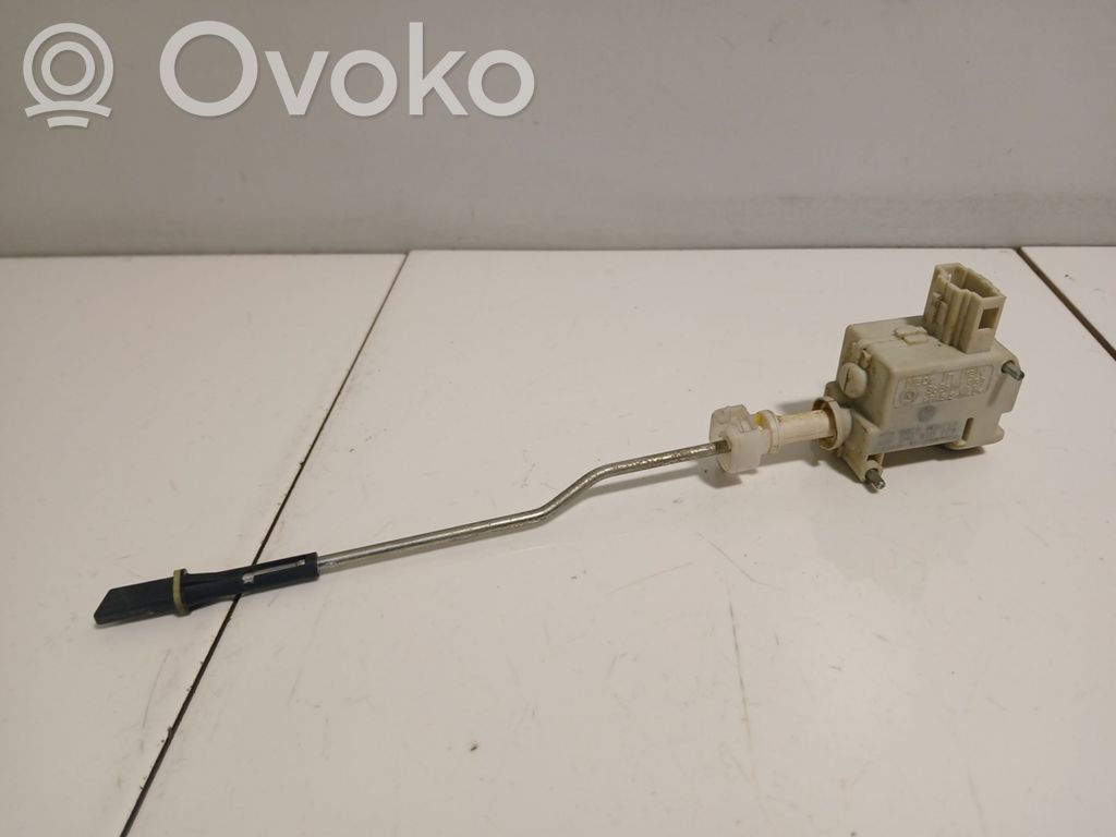 Volkswagen Golf V Siłownik klapki wlewu paliwa 