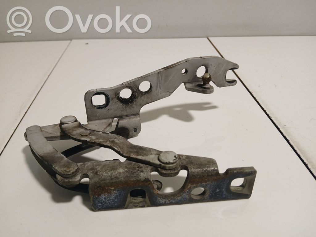 Engine bonnet/hood hinges   8402173