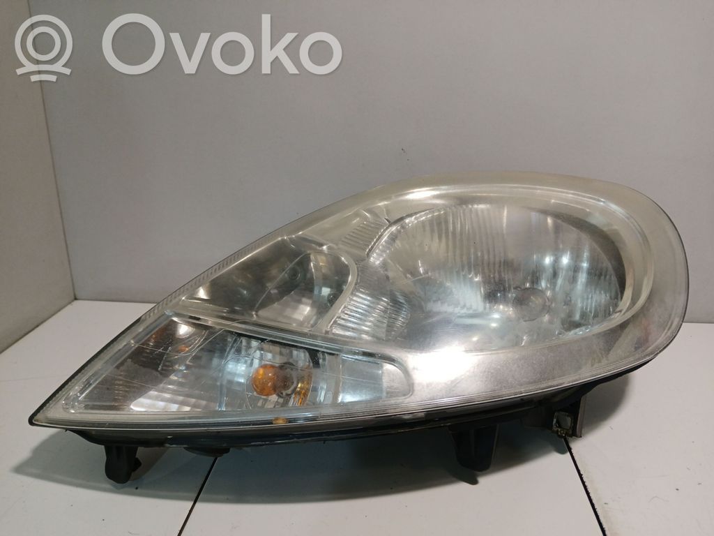 Opel Vivaro Lampa przednia 