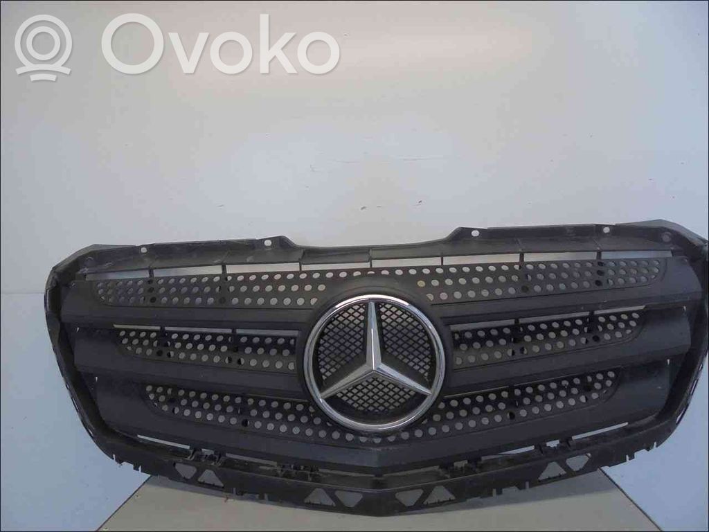 Mercedes-Benz Sprinter W901 W902 W903 W904 Augšējais režģis 