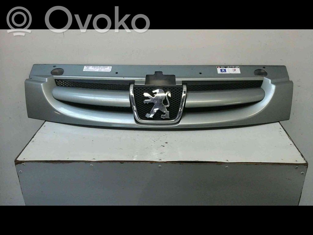 Peugeot Partner Etupuskurin ylempi jäähdytinsäleikkö 