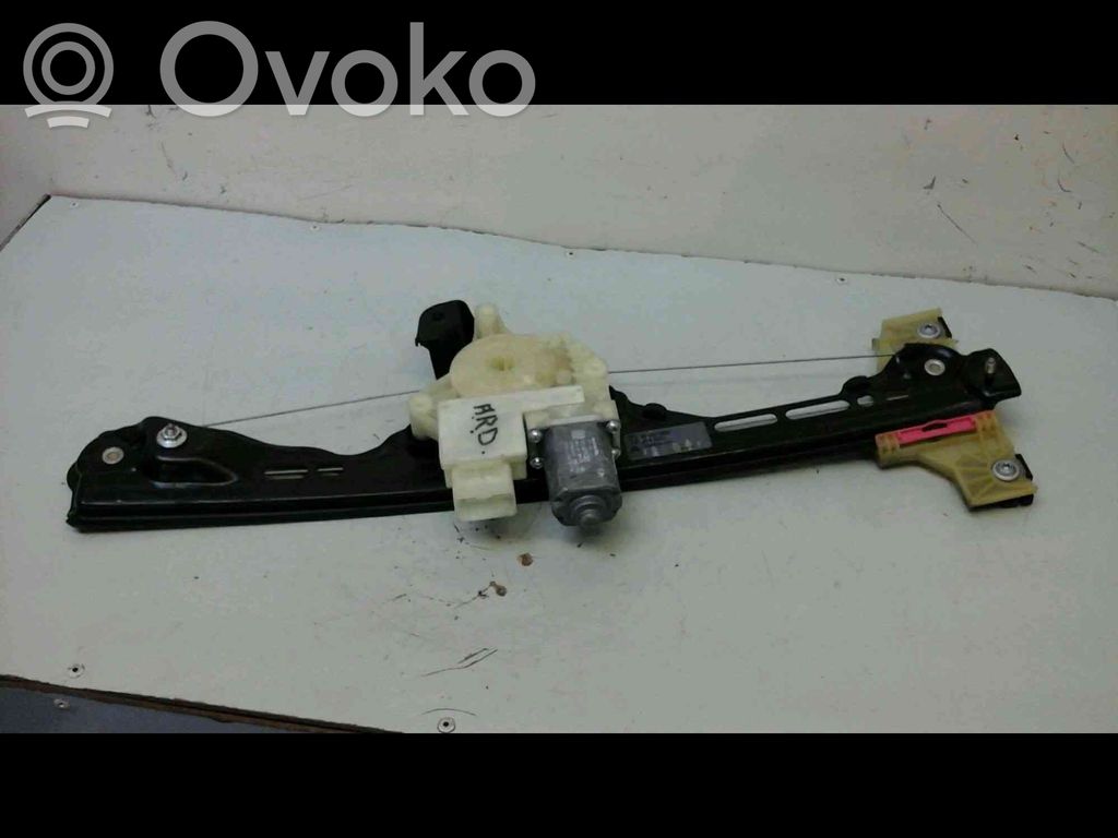 Citroen C4 II Picasso Takaoven ikkunan nostin moottorilla 