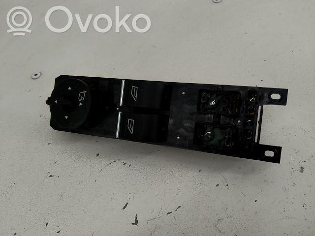 Ford Fiesta Przyciski szyb 