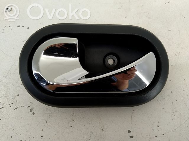 Dacia Duster Manecilla interna puerta trasera 