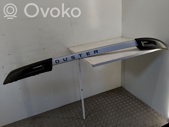 Dacia Duster Katon poikittaiskiskot ”sarvilla” 