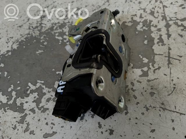 Dacia Duster Zamek drzwi tylnych 